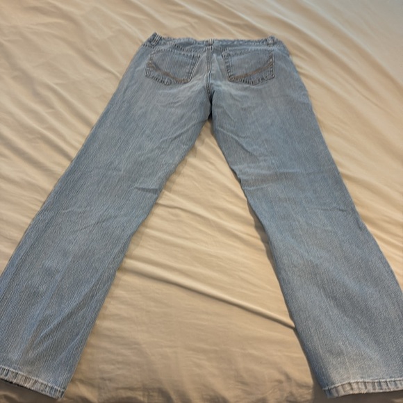 Sonoma Women’s Straight Leg Jeans Size 12 Medium Wash Classic Denim - Picture 6 of 9